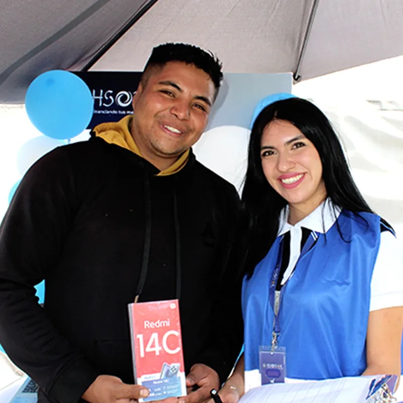 Equipo de promotores uniformados